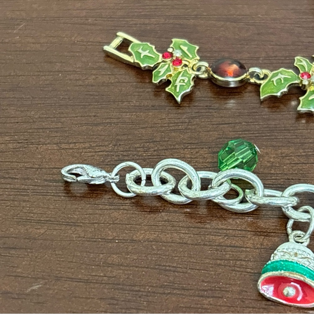 Lot Of Christmas Jewelry Bracelets Earrings And A Brooch Vintage To Modern - Picture 9 of 11